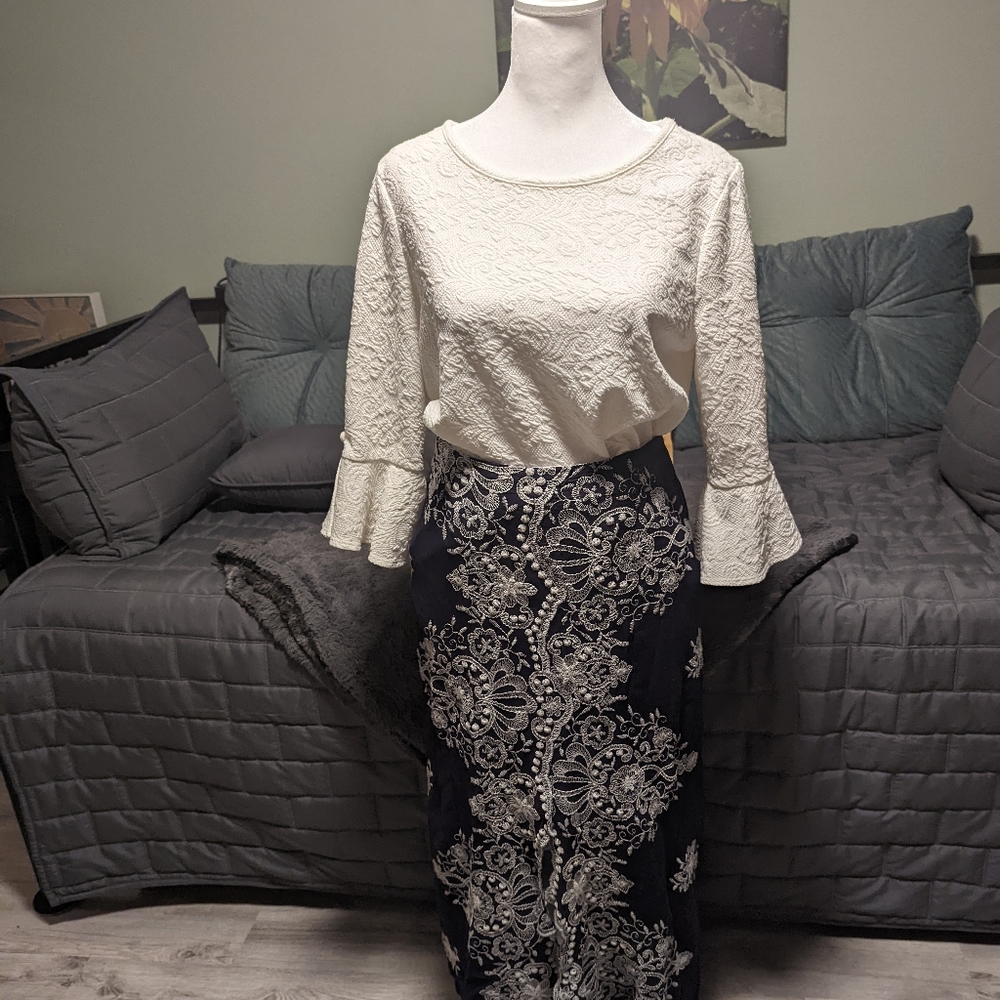Venus and Green Envelope skirt and shirt both M NWOT
